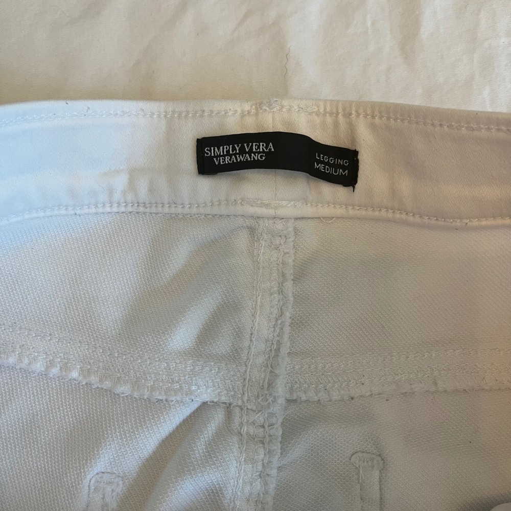 Simply Vera Wang Women's Denim Pull on Leggings White Medium Pockets EUC - Picture 3 of 5